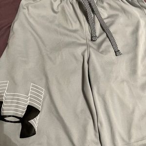 Under armor boys shorts with pockets